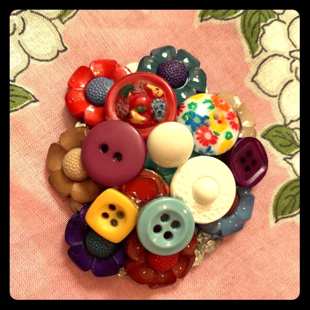 1990s BROOCH PIN VINTAGE HANDMADE BUTTONS